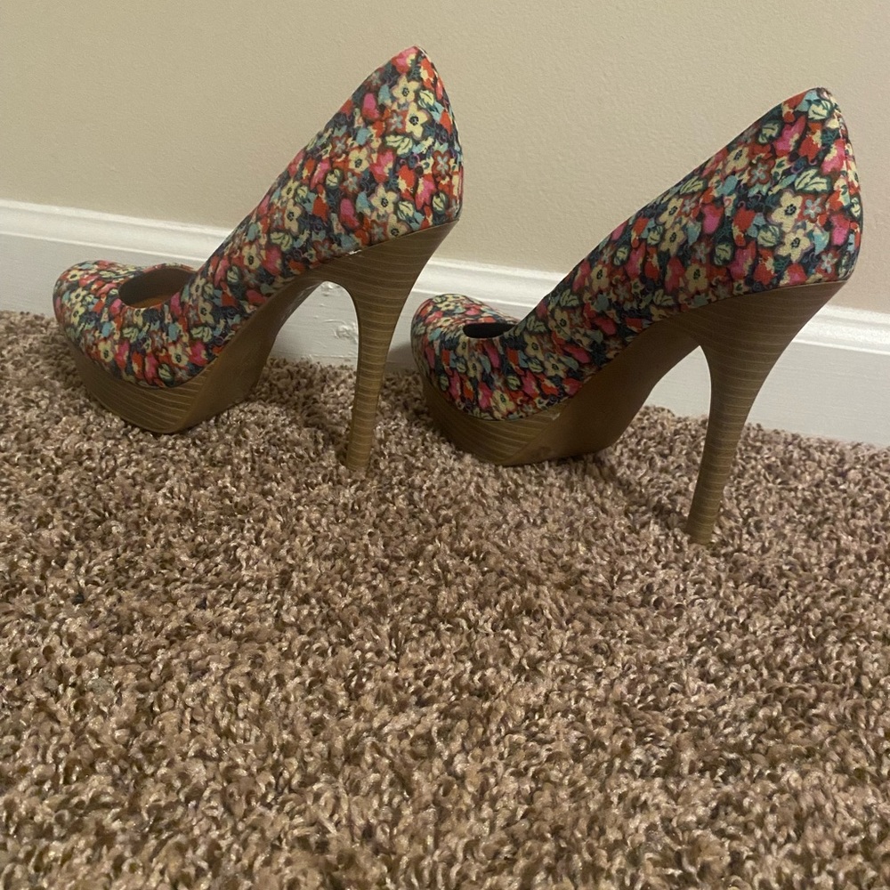 Jessica Simpson heels